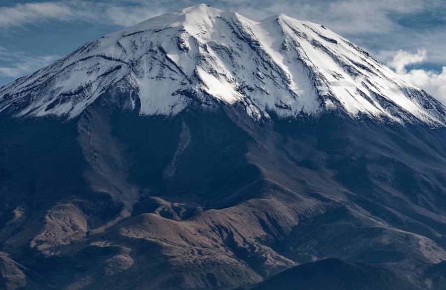 Volcán Misti con nubes